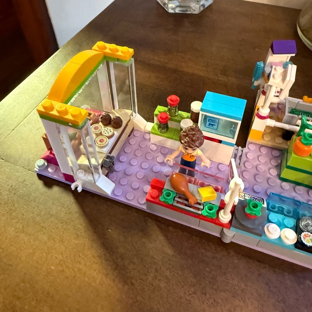 Retired LEGO® 41118 Friends Heartlake Supermarket - Picture 5 of 6